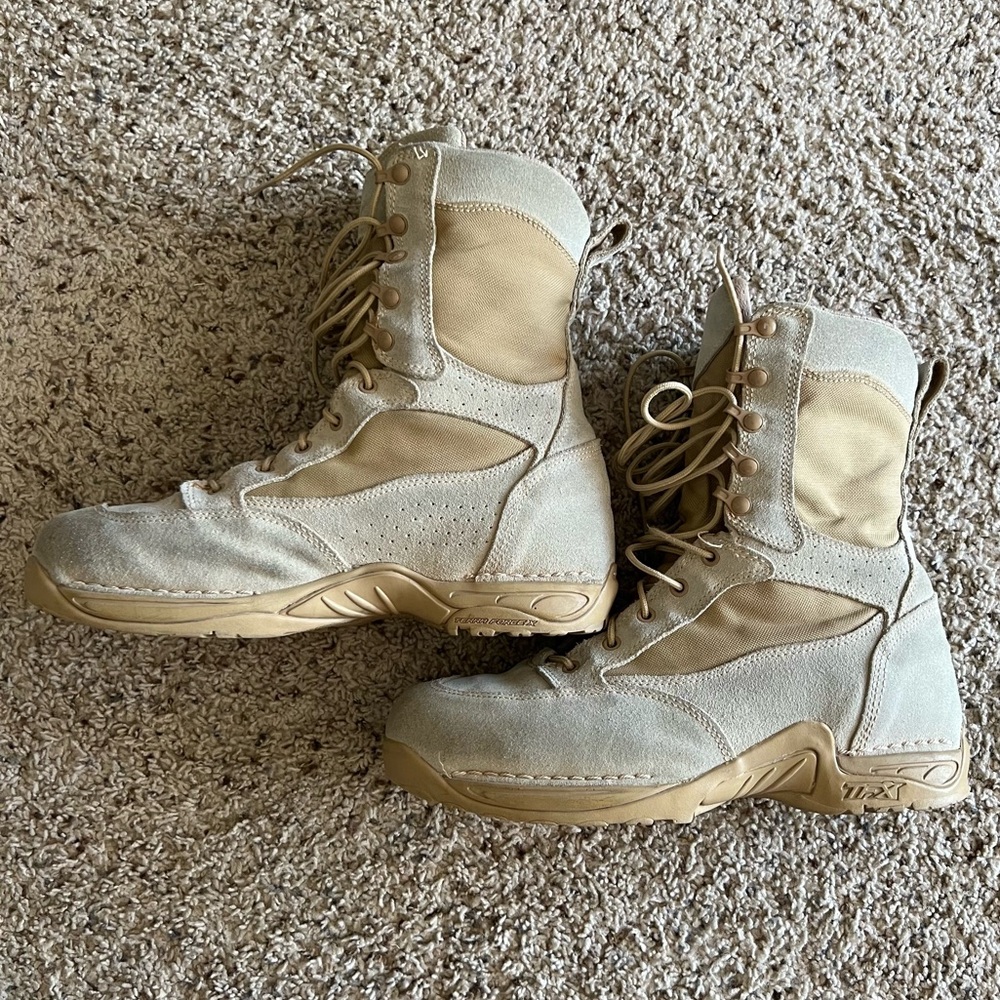 Danner 8” Desert TFX Rough-Out Hot Weather Waterproof military boots men’s 11.5